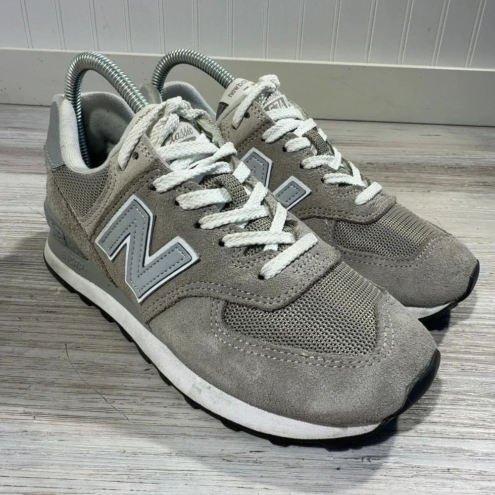 New Balance 574 Classic Core Women's Size 7 WL574EVG Grey Sneakers